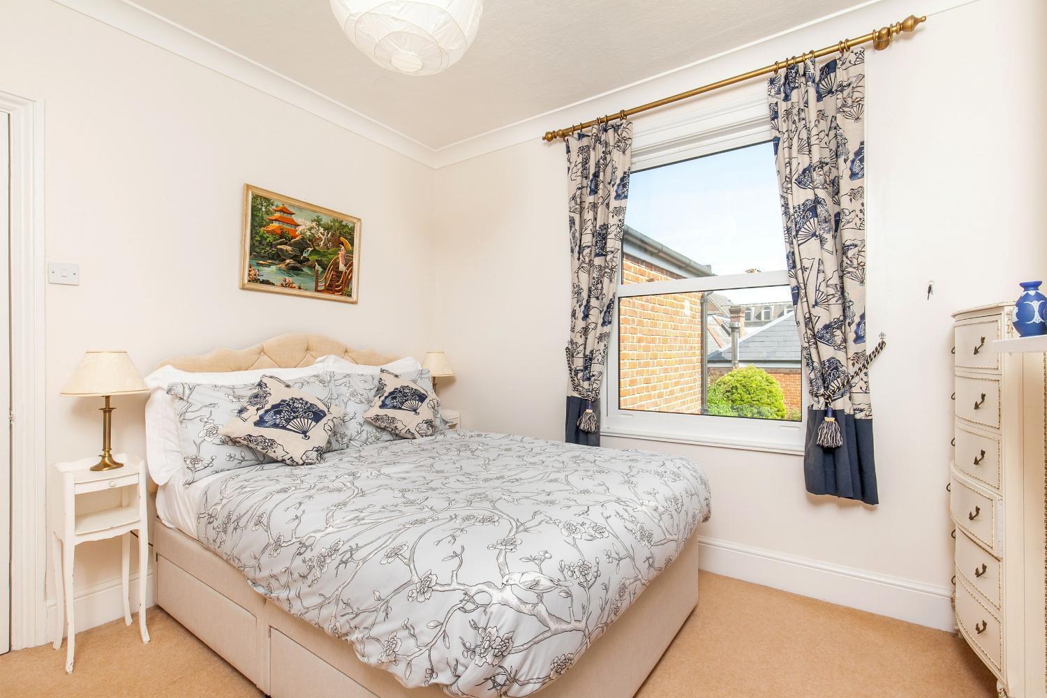 2-bedroom Stunning, Chic, Spacious & Stylish Retreat, Winchester, Free On-street Parking, Sleeps 6, Pet-friendly, Summer Special Offer! - By Blue Puffin * Winchester