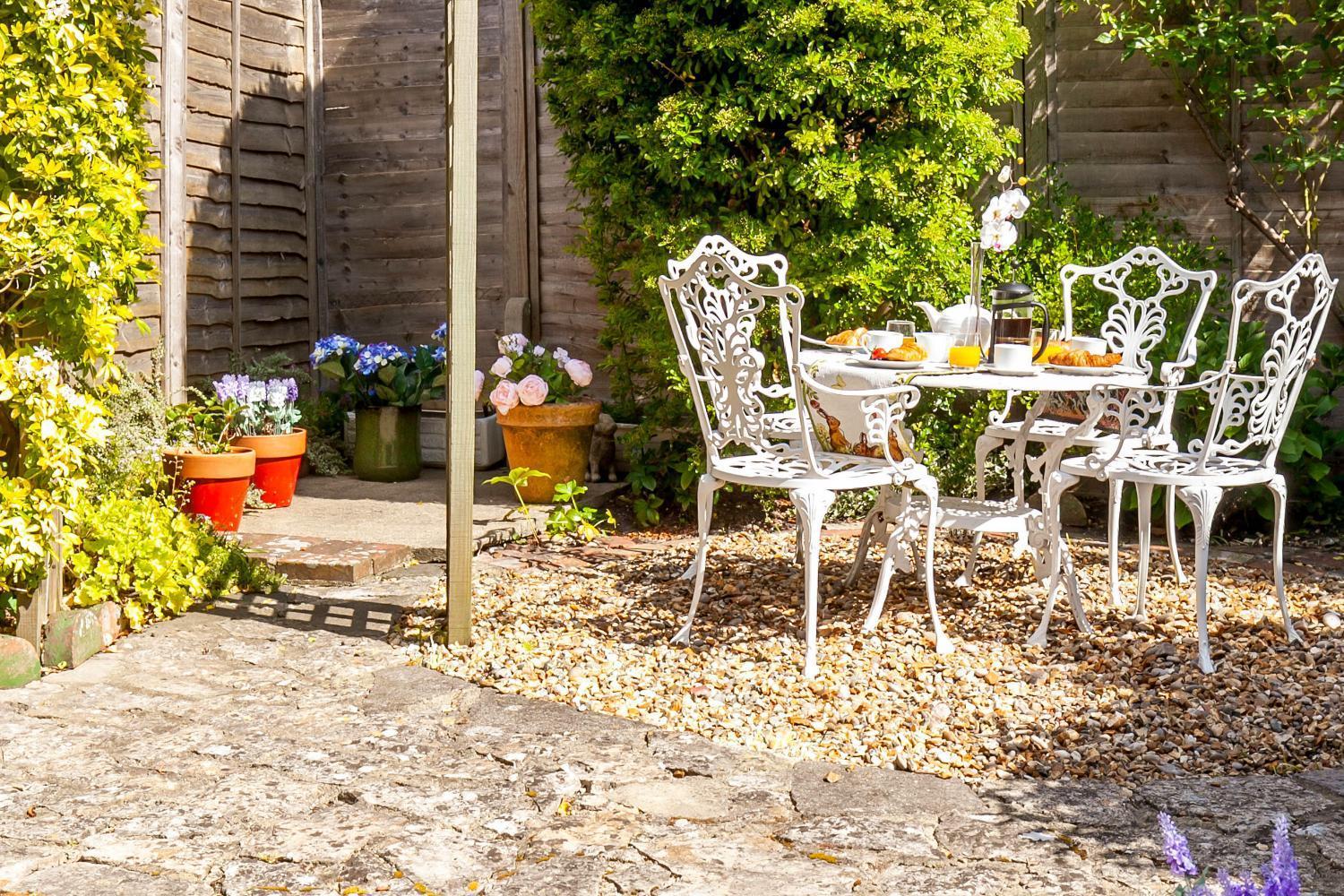 2-bedroom Stunning, Chic, Spacious & Stylish Retreat, Winchester, Free On-street Parking, Sleeps 6, Pet-friendly, Summer Special Offer! - By Blue Puffin *