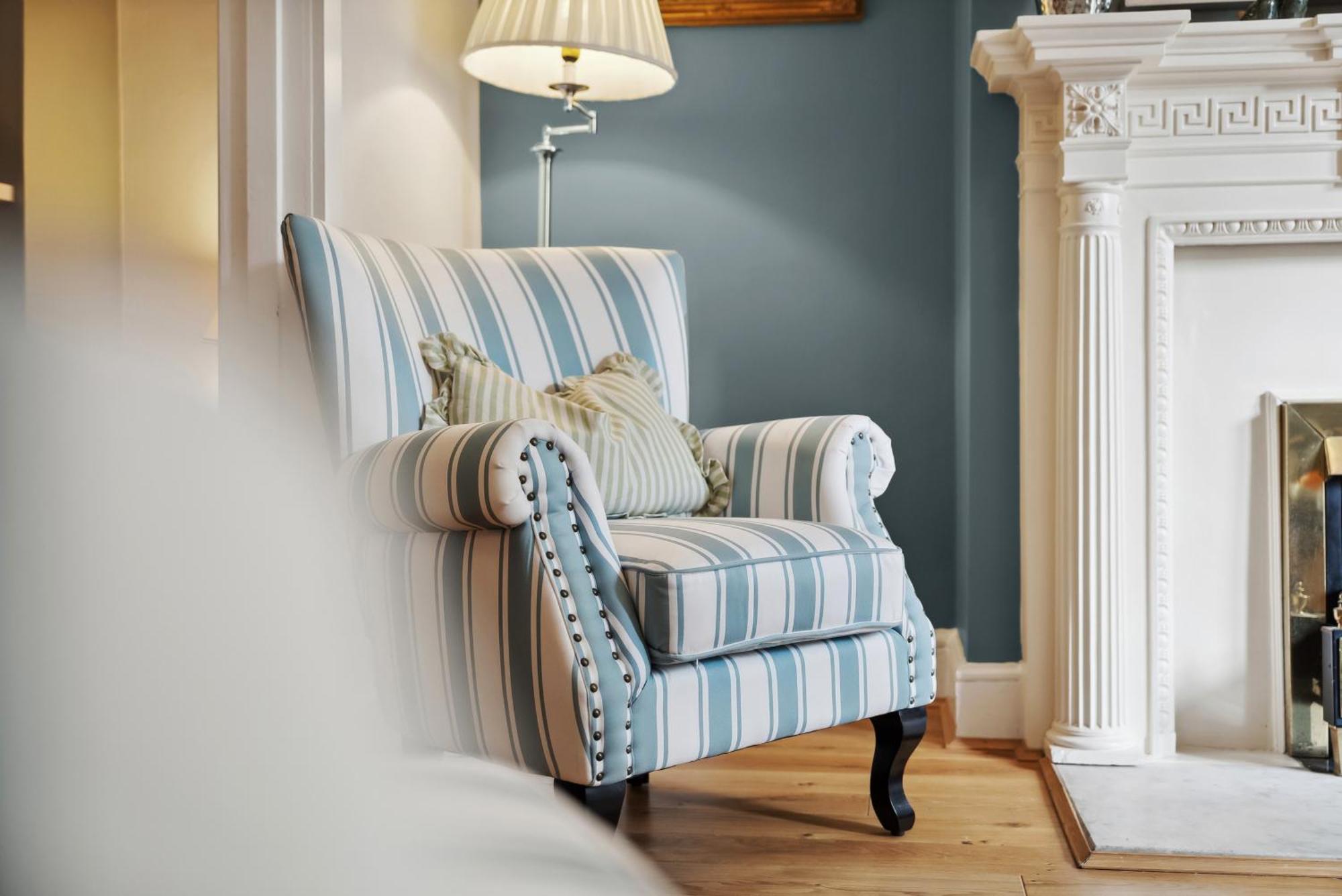 2-bedroom Stunning, Chic, Spacious & Stylish Retreat, Winchester, Free On-street Parking, Sleeps 6, Pet-friendly, Summer Special Offer! - By Blue Puffin Winchester