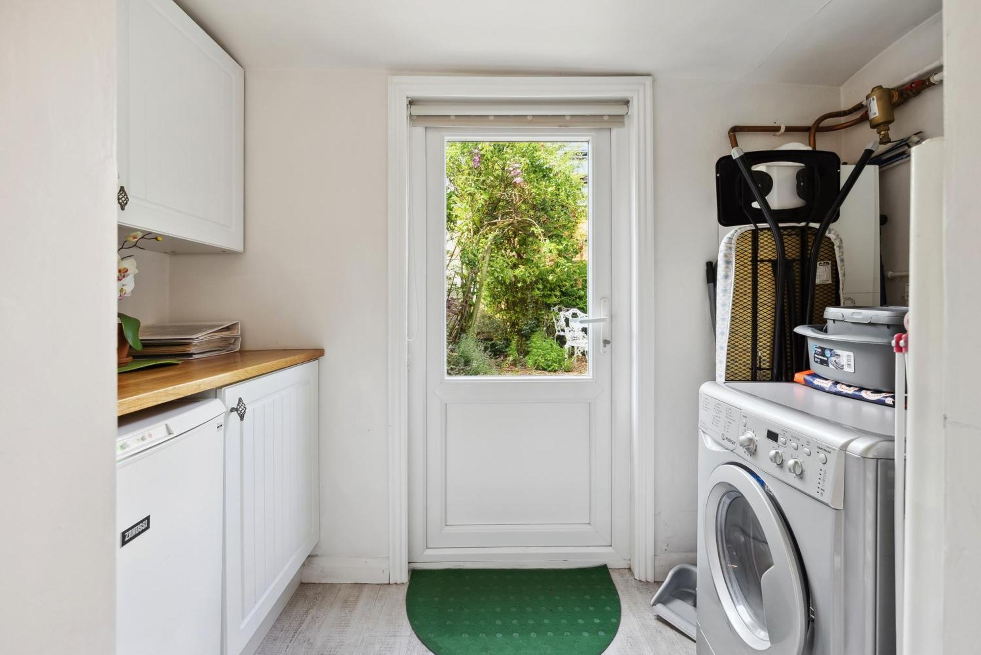 Holiday home 2-bedroom Stunning, Chic, Spacious & Stylish Retreat, Winchester, Free On-street Parking, Sleeps 6, Pet-friendly, Summer Special Offer! - By Blue Puffin Winchester